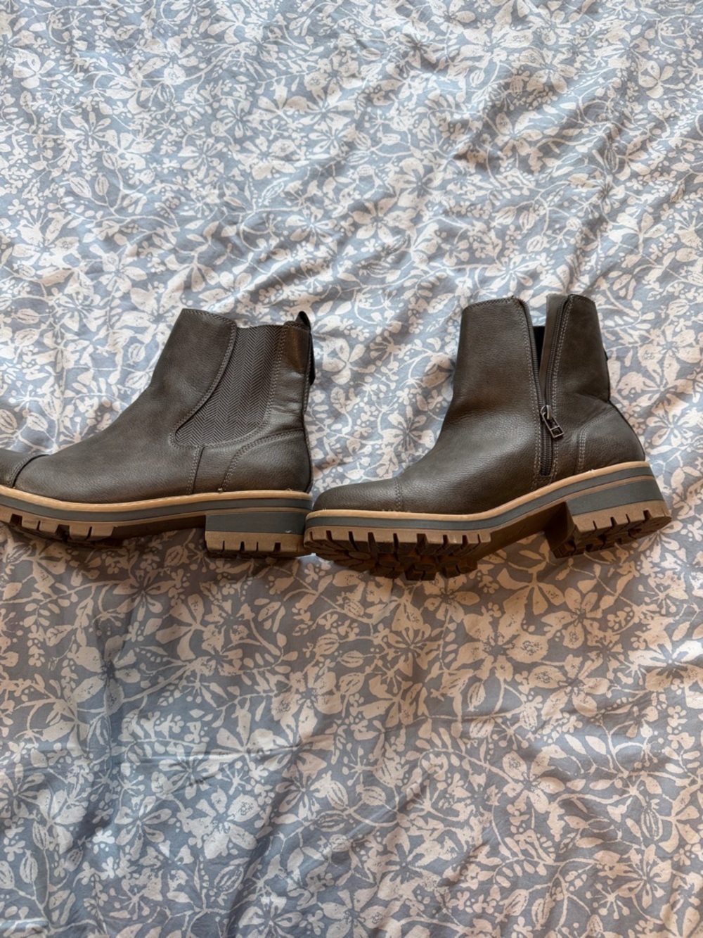 Time and Tru Olive Green Chunky Lug Chelsea Booties